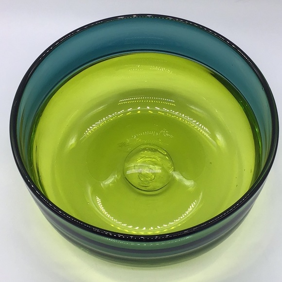 Large Studio Blown Glass Bowl - Picture 2 of 4